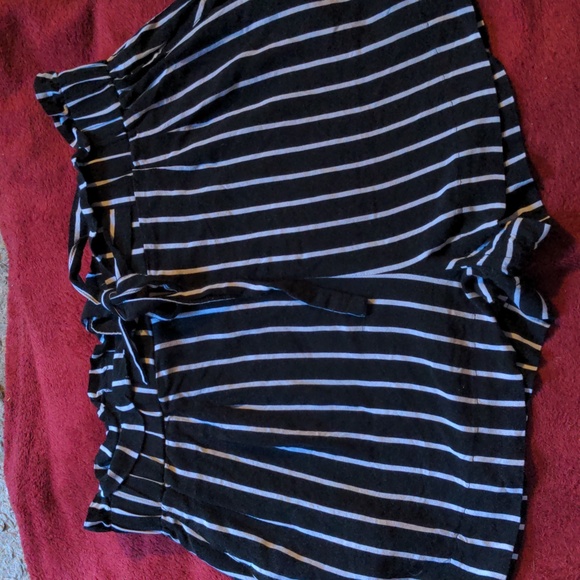 Black and white striped shorts (M) - Picture 1 of 4